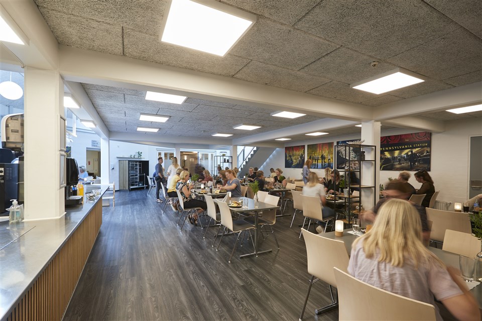 Åben i restauranten til servicering af gæster